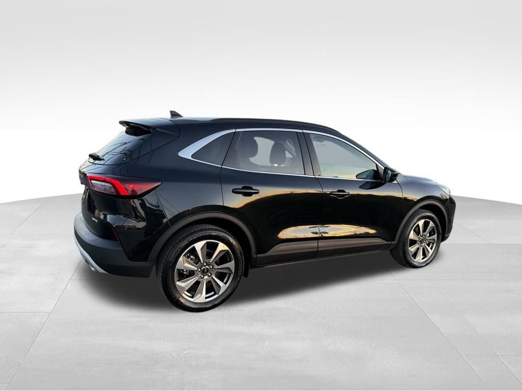 Used 2025 Ford Escape Platinum image 8