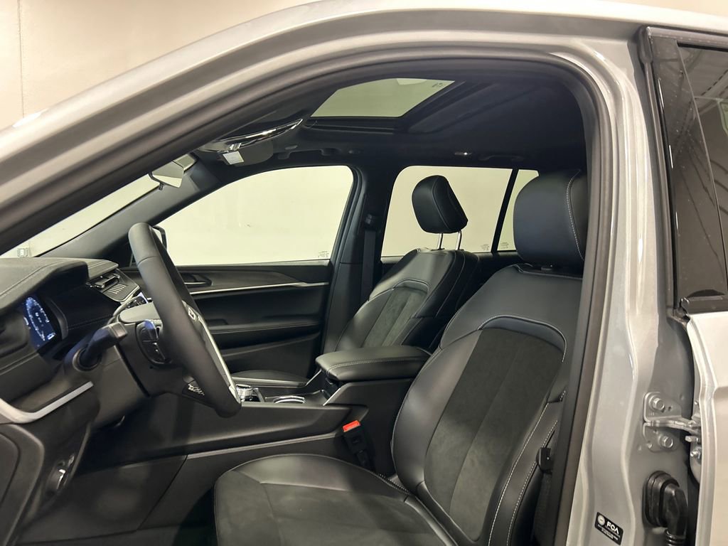 New 2026 Jeep Grand Cherokee Altitude AWD/4WD image 15