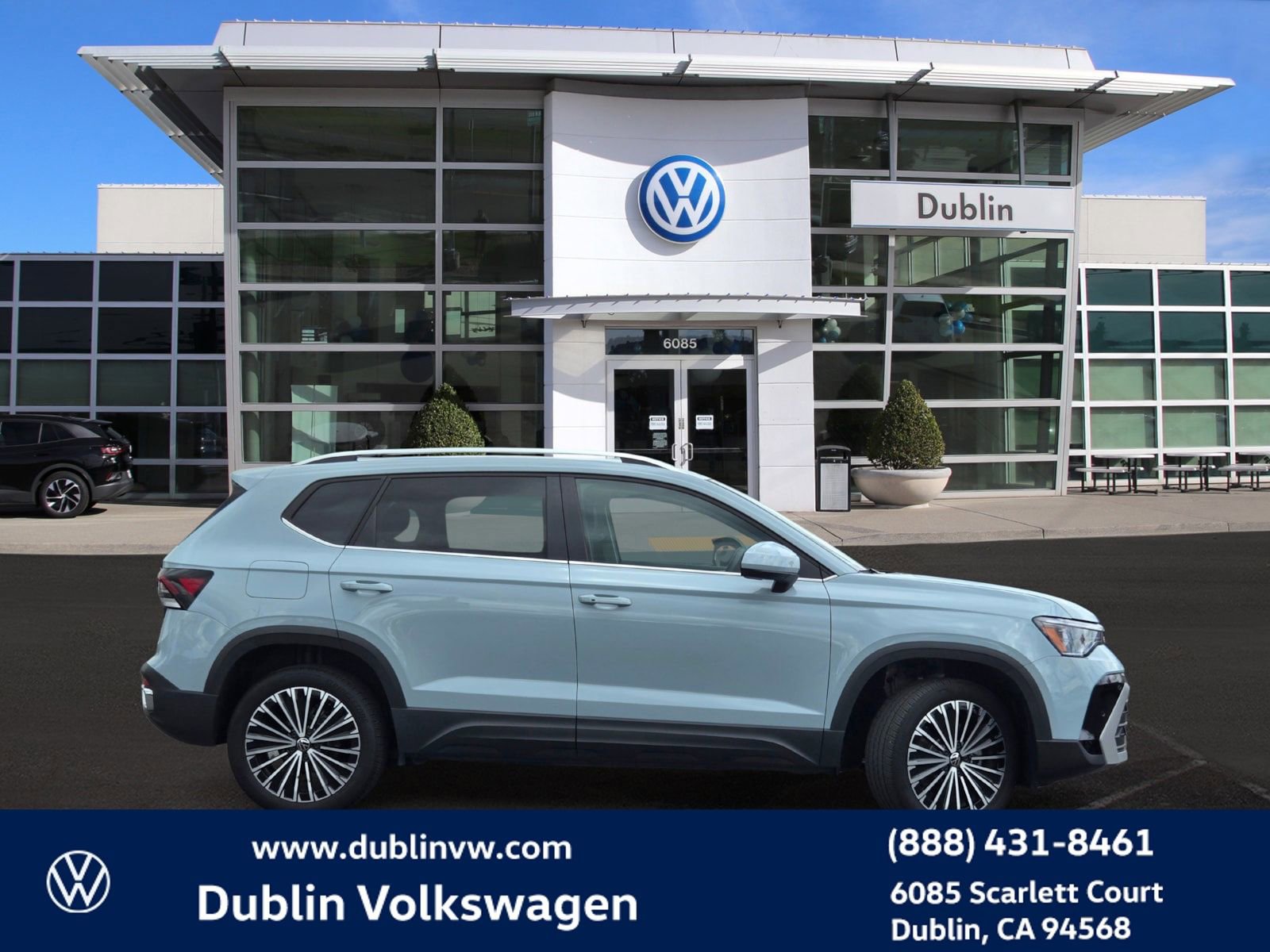 Used 2025 Volkswagen Taos SE FWD image 3