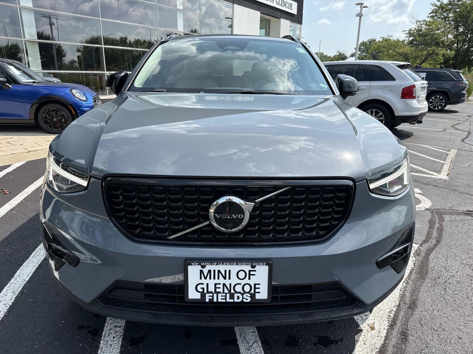 Used 2023 Volvo XC40 B5 Ultimate w/ Protection Package Premier AWD/4WD image 3