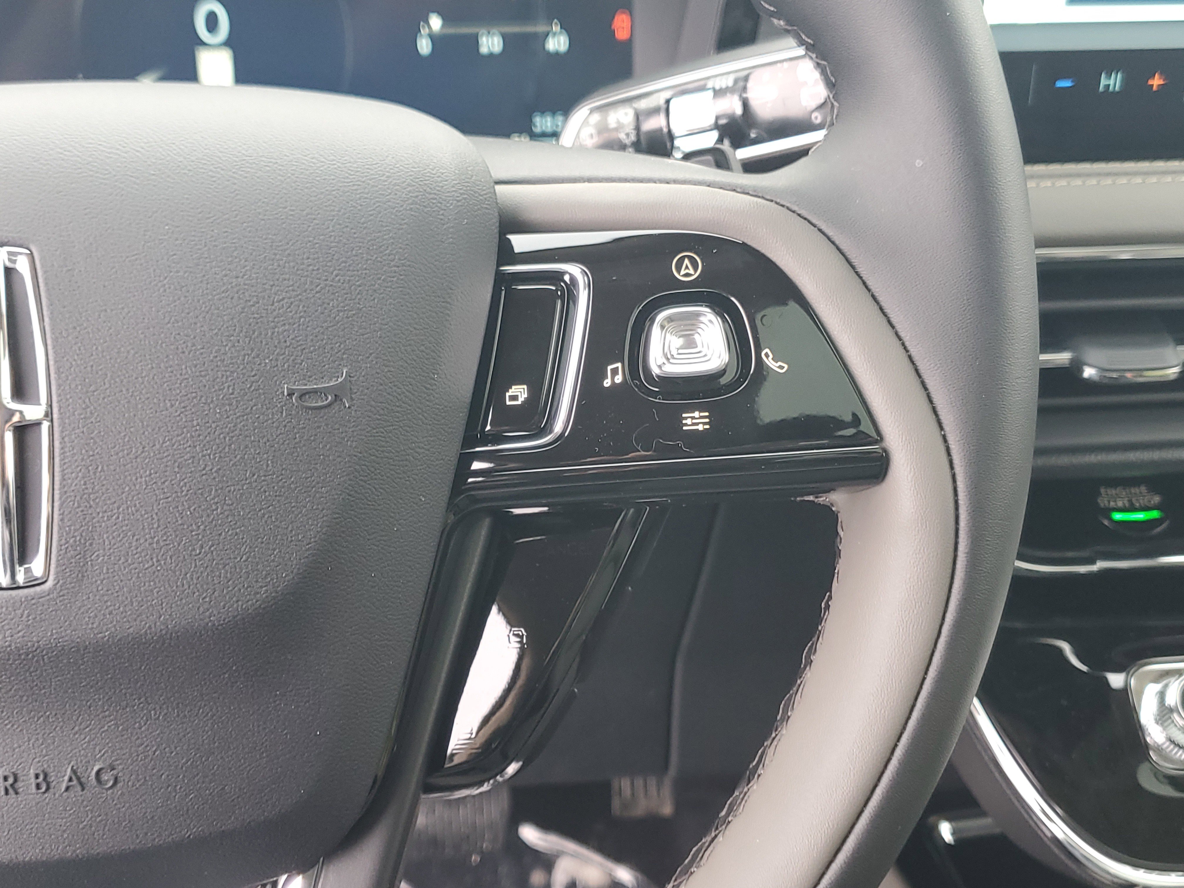 New 2026 Lincoln Corsair Premiere image 18