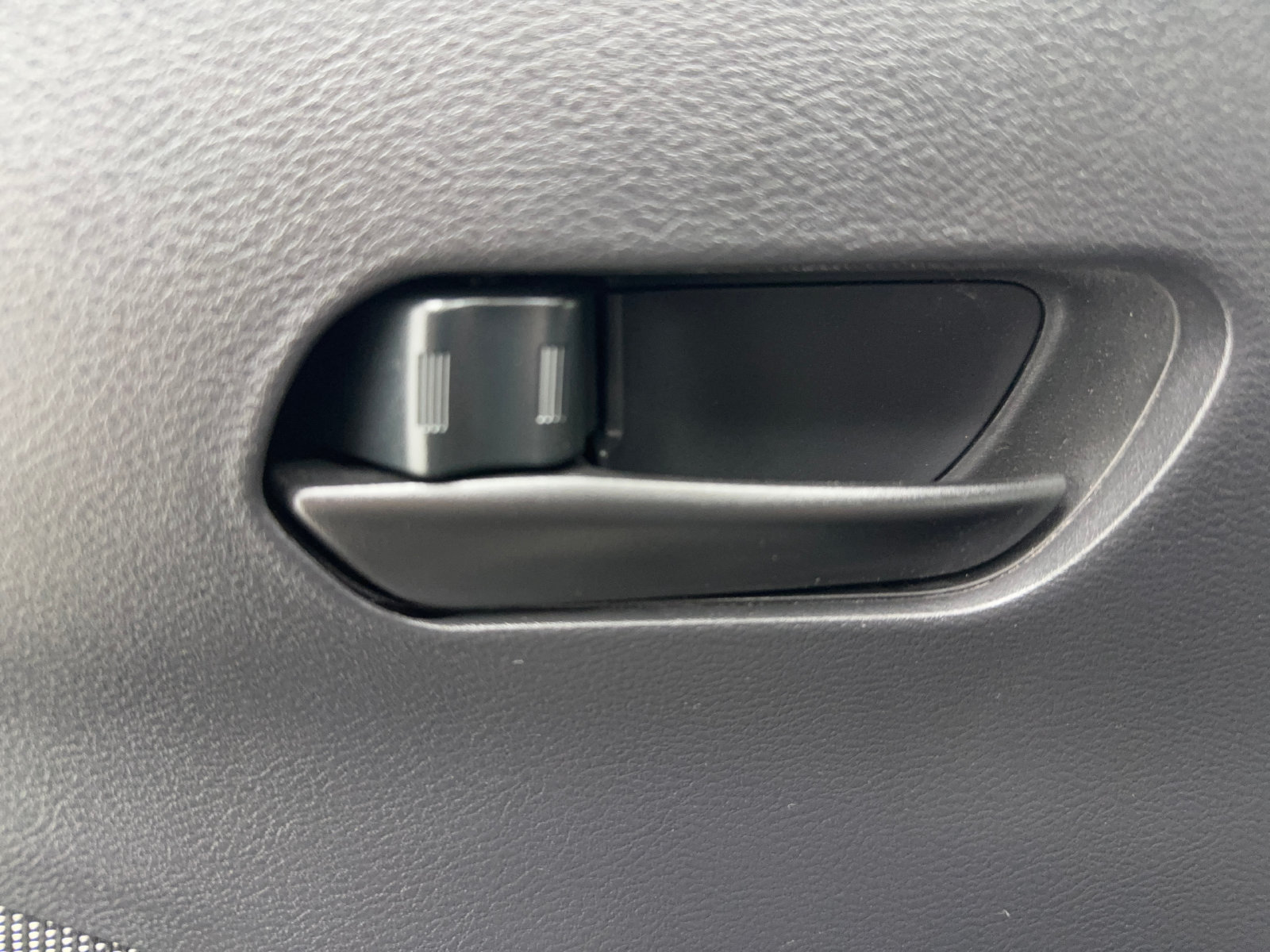 Used 2020 Nissan Kicks S FWD image 44