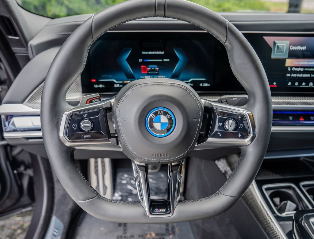 Used 2023 BMW i7 xDrive60 AWD/4WD image 5