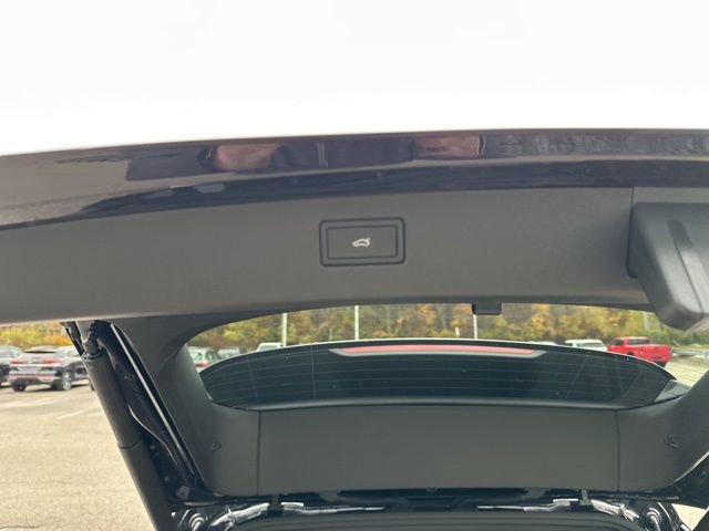 New 2026 Volkswagen Tiguan SE R-Line image 9