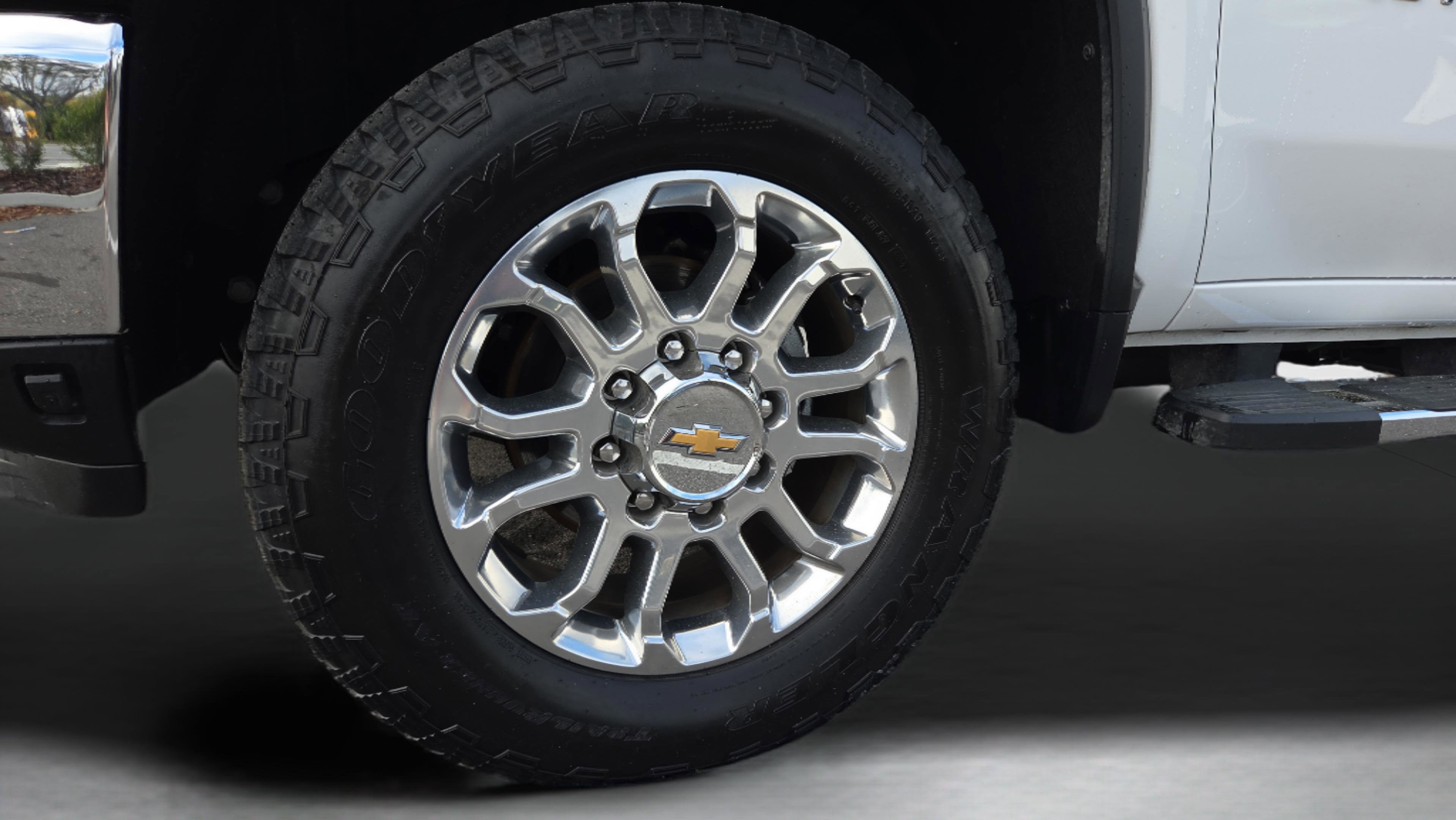 Used 2025 Chevrolet Silverado 2500 LTZ w/ LTZ Premium Package image 10