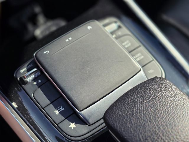 Used 2021 Mercedes-Benz GLB 250 4MATIC w/ Premium Package image 31