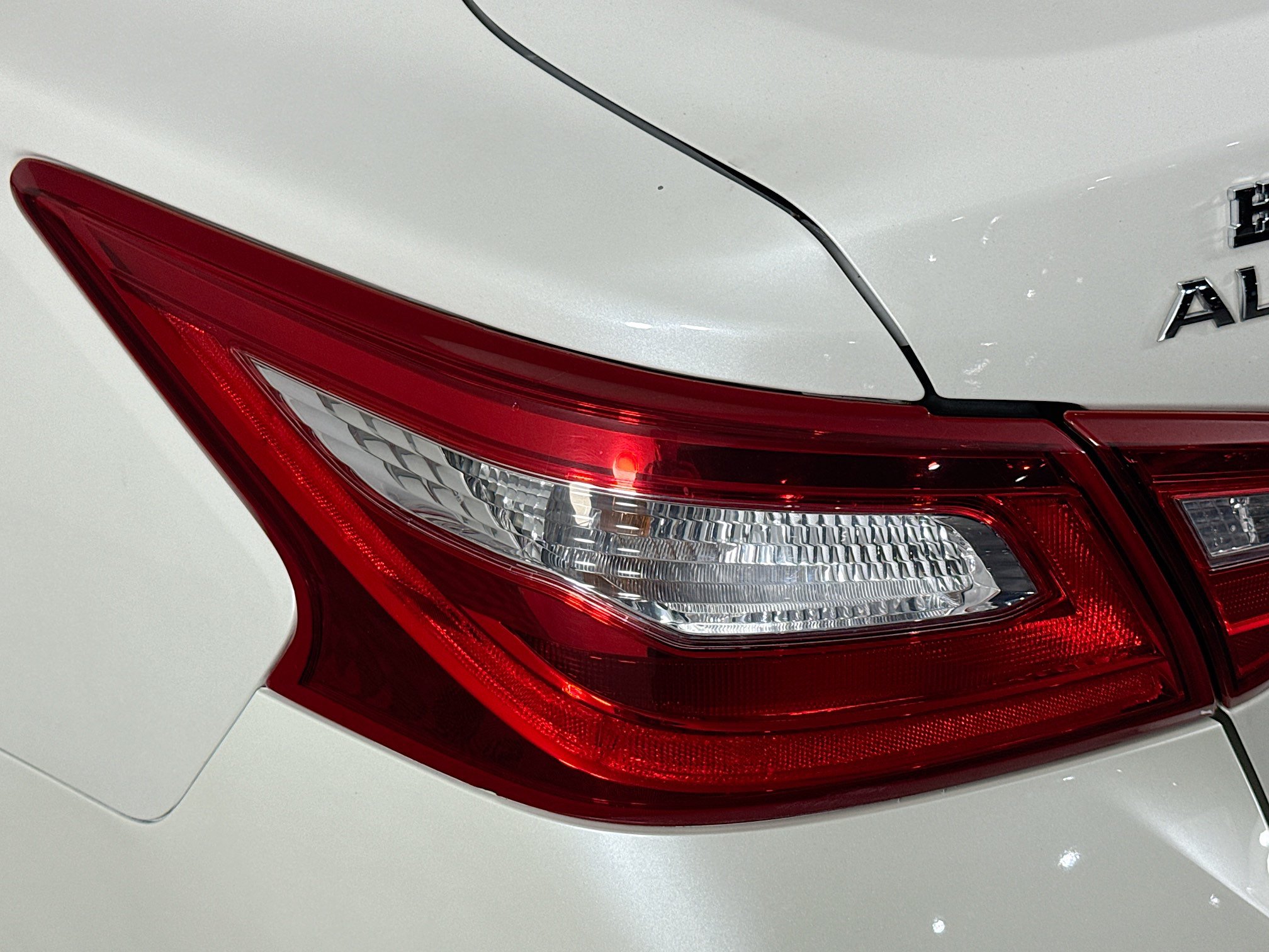 Used 2017 Nissan Altima 2.5 SL w/ Moonroof Package FWD image 34