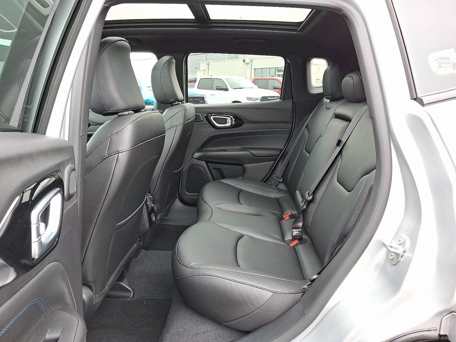 New 2025 Jeep Compass Limited w/ High Altitude Package AWD/4WD image 6