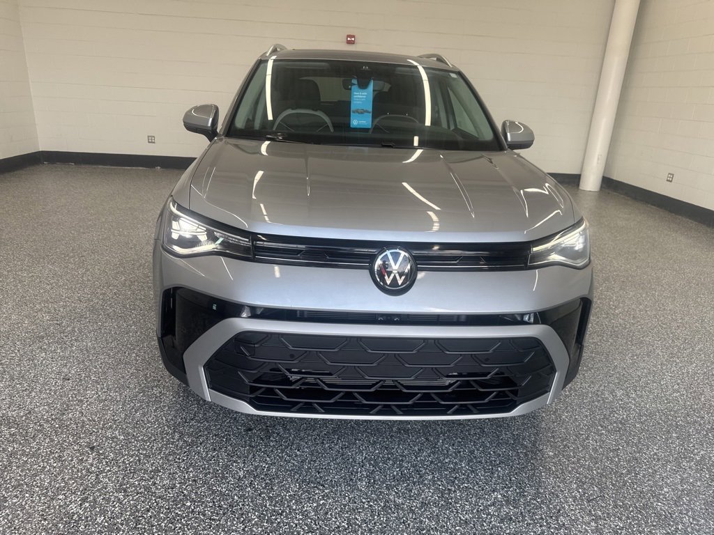 Certified 2025 Volkswagen Taos SE image 6
