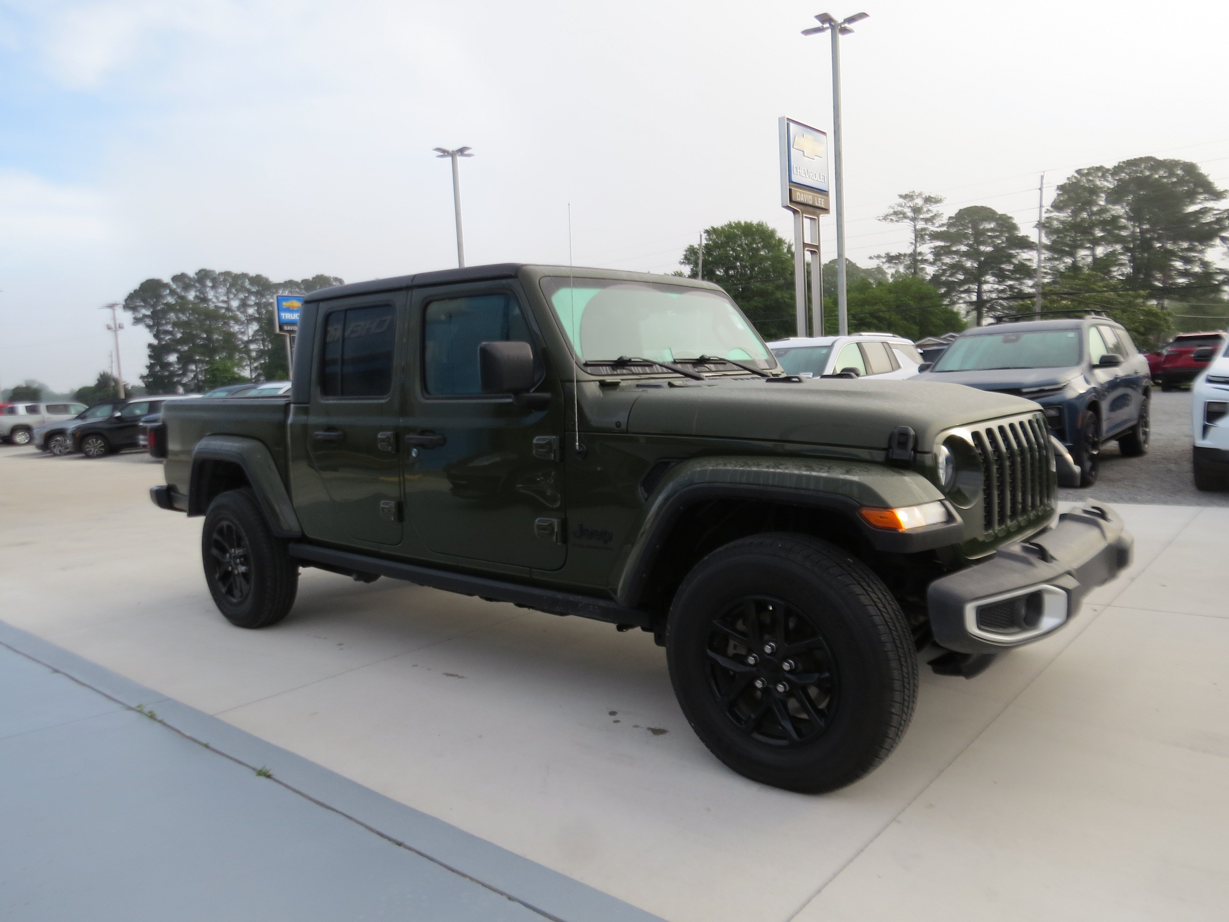 Used 2023 Jeep Gladiator Sport AWD/4WD image 5