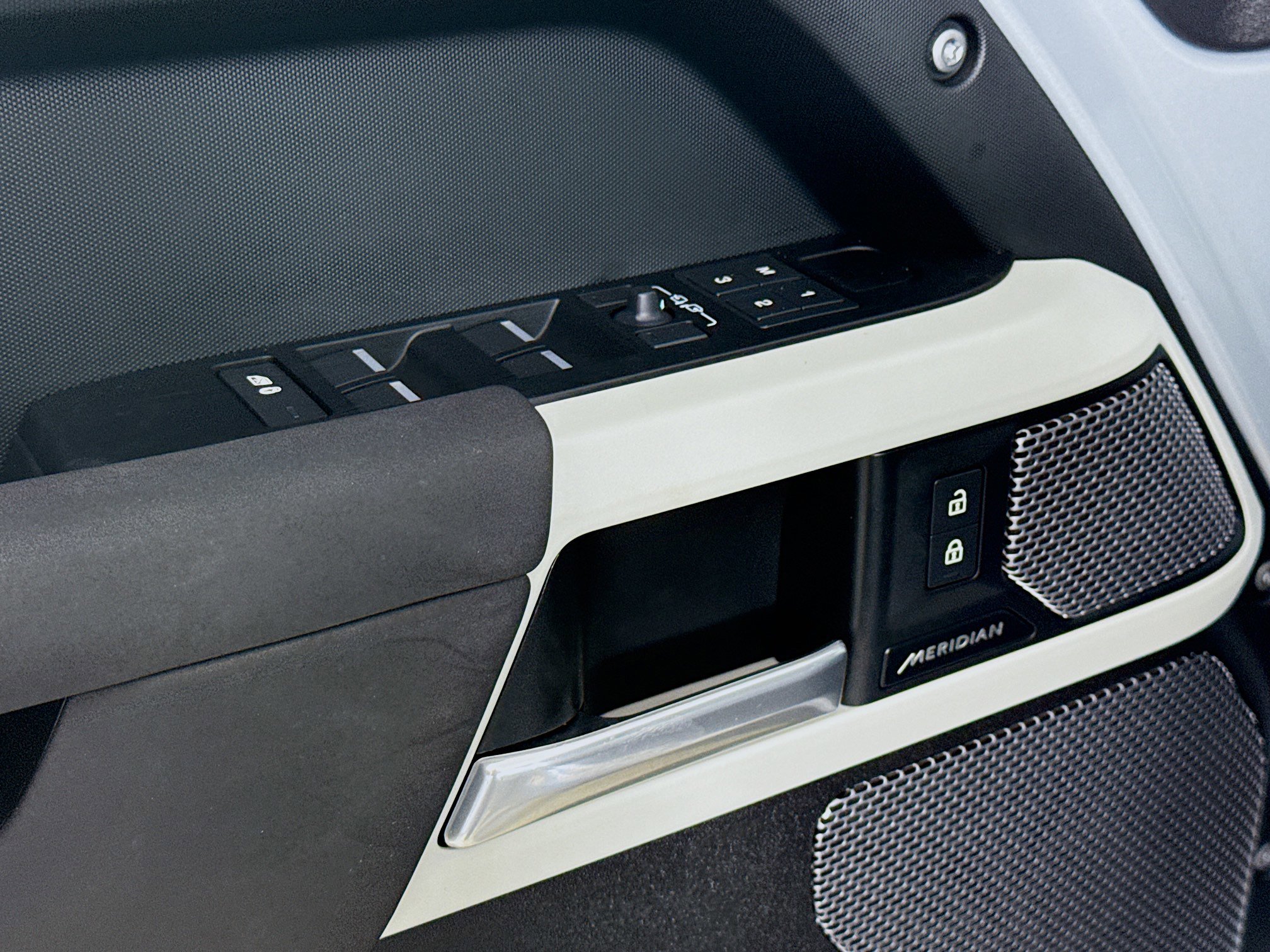 Used 2023 Land Rover Defender 110 S image 24