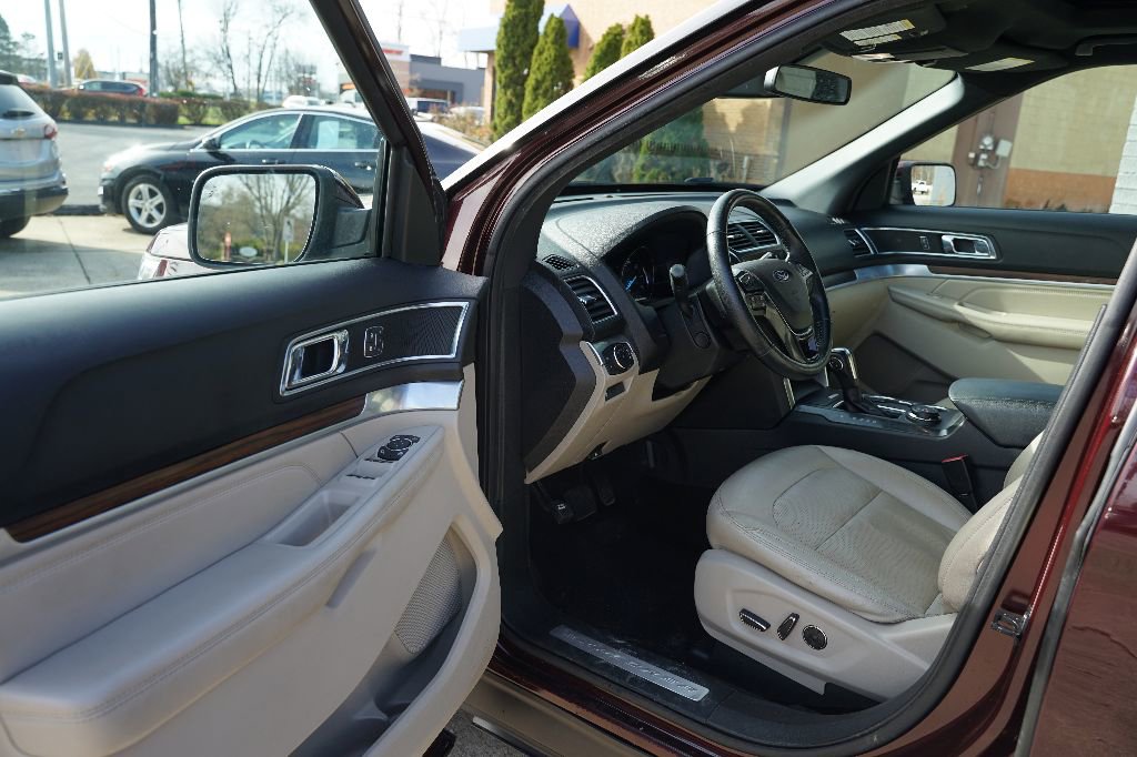 Used 2018 Ford Explorer Limited w/ Equipment Group 301A image 8