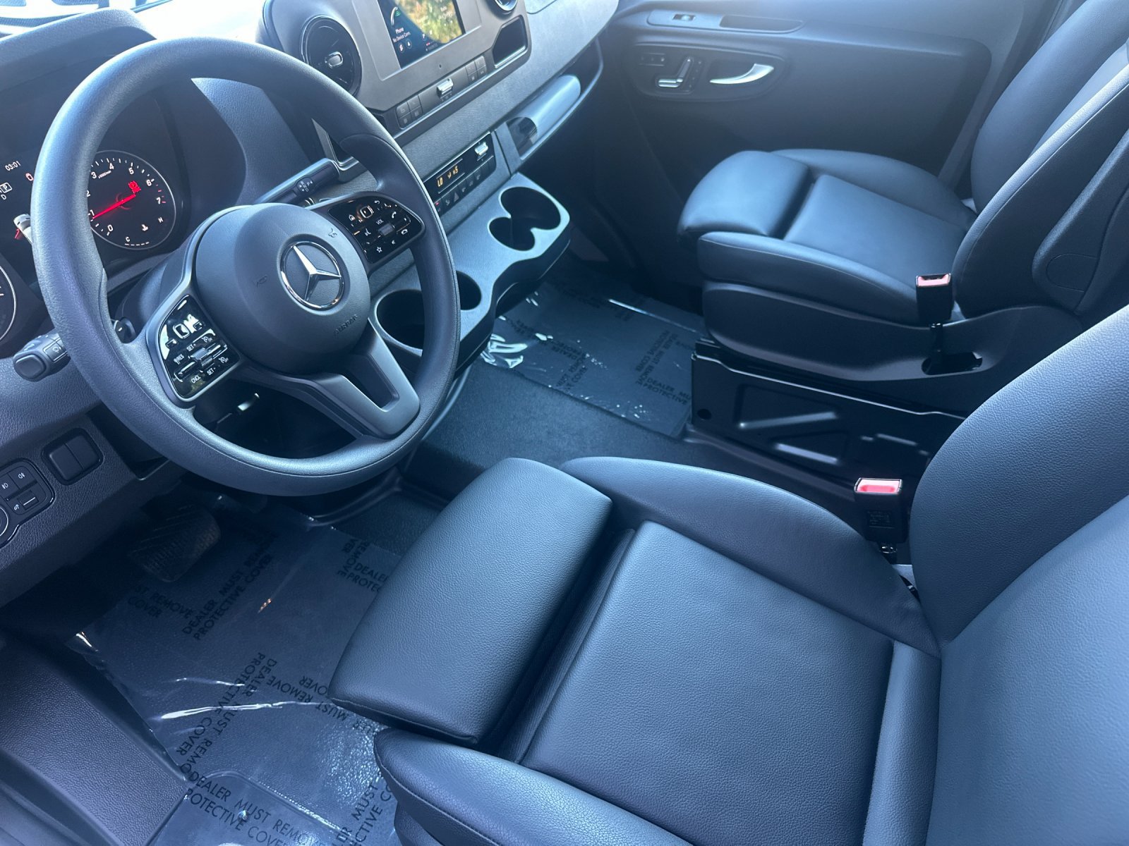 Used 2023 Mercedes-Benz Sprinter 2500 image 10