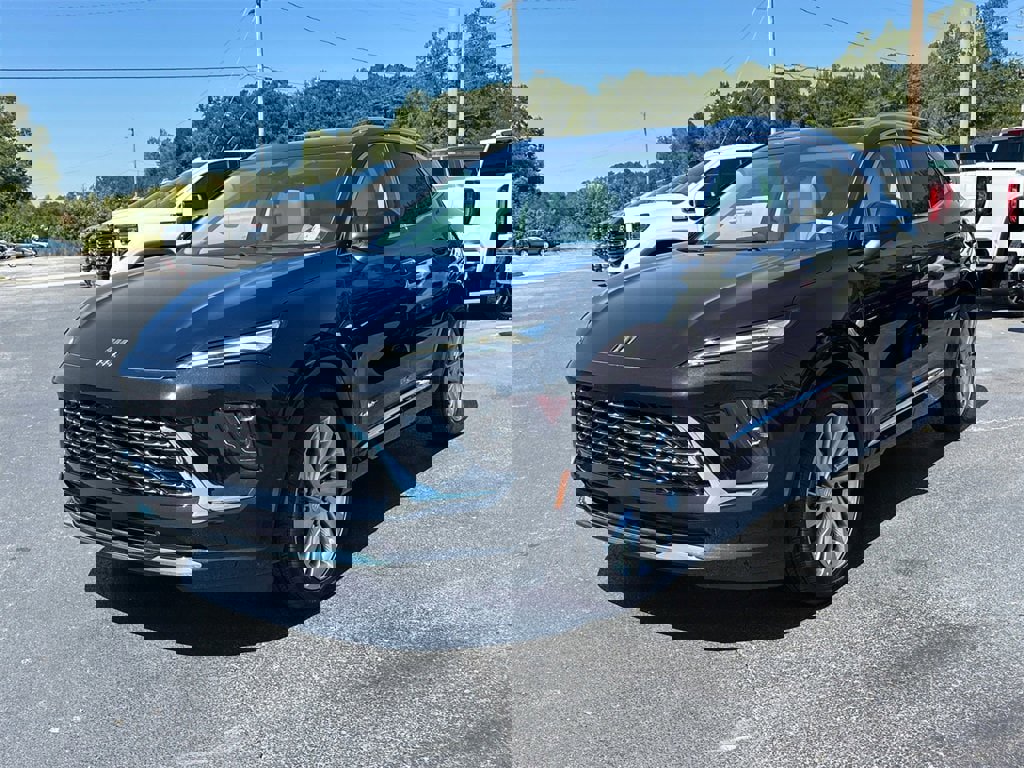 New 2025 Buick Envision Avenir image 2