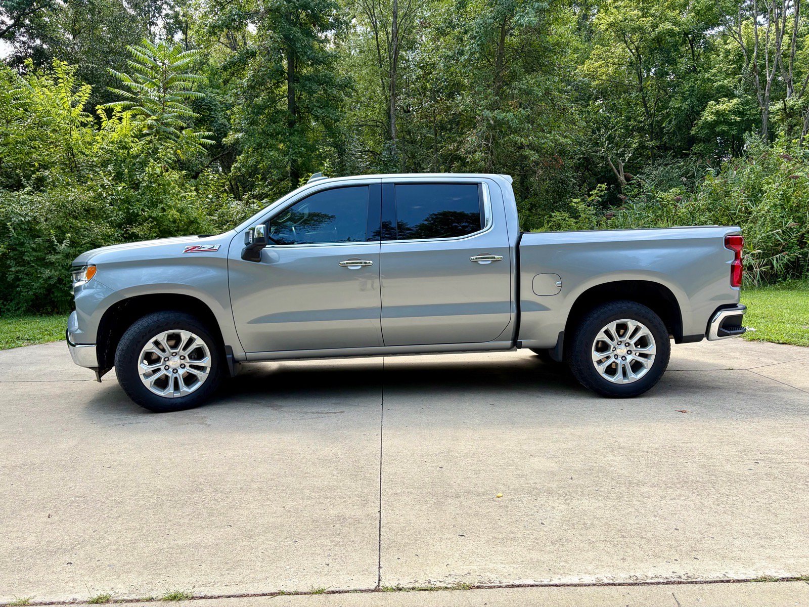 Used 2023 Chevrolet Silverado 1500 LTZ w/ LTZ Premium Package AWD/4WD image 8
