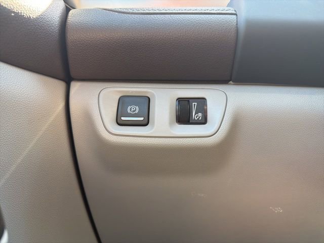 Used 2023 GMC Acadia SLT AWD/4WD image 30