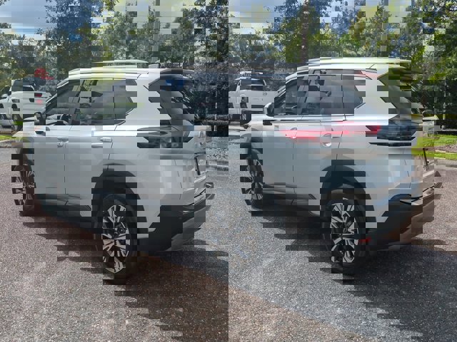 Used 2023 Nissan Rogue SV w/ SV Premium B Package image 6