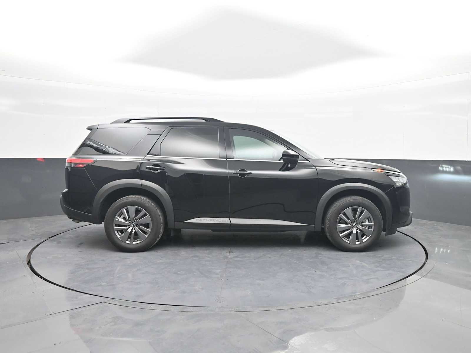 Used 2025 Nissan Pathfinder SV AWD/4WD image 9