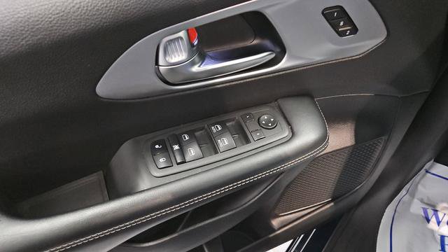 Used 2022 Chrysler Pacifica Touring-L w/ S Appearance Package FWD image 22