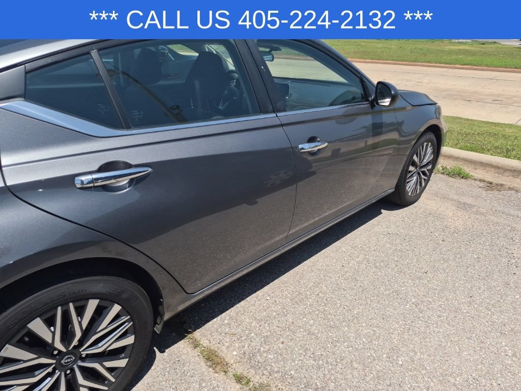 Used 2025 Nissan Altima 2.5 SV FWD image 16