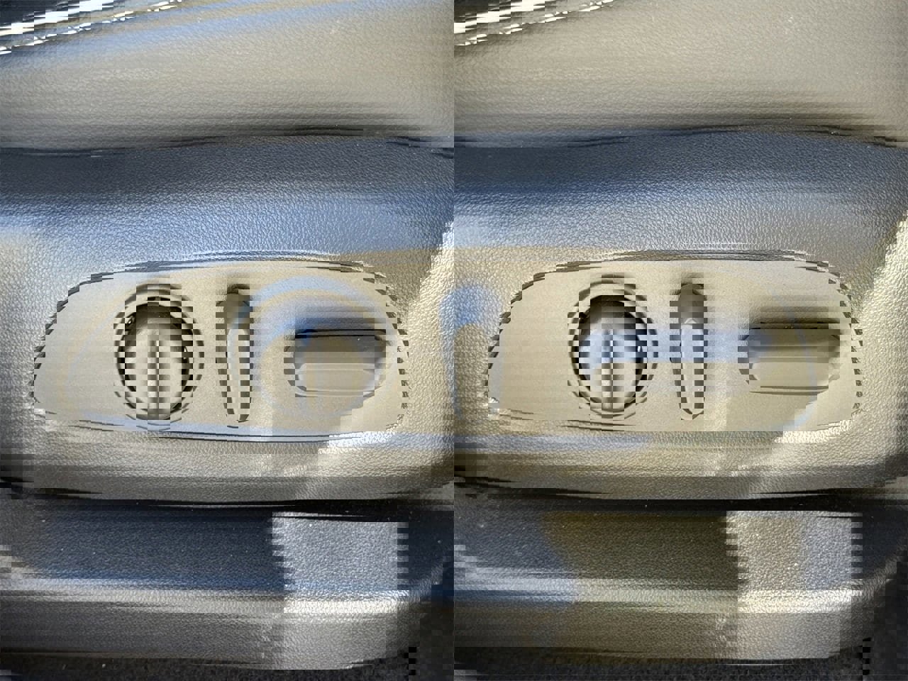 Used 2022 GMC Acadia Denali w/ Denali Technology Package image 28