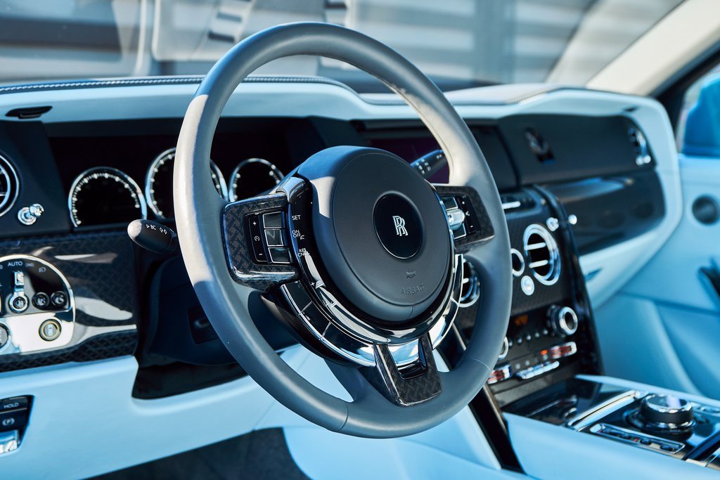 Used 2022 Rolls-Royce Cullinan Black Badge w/ Dark Exterior Package image 34