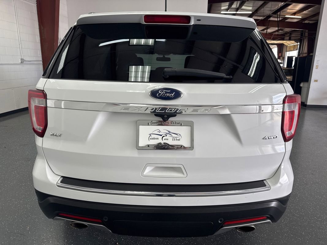 Used 2018 Ford Explorer XLT w/ Equipment Group 201A image 5
