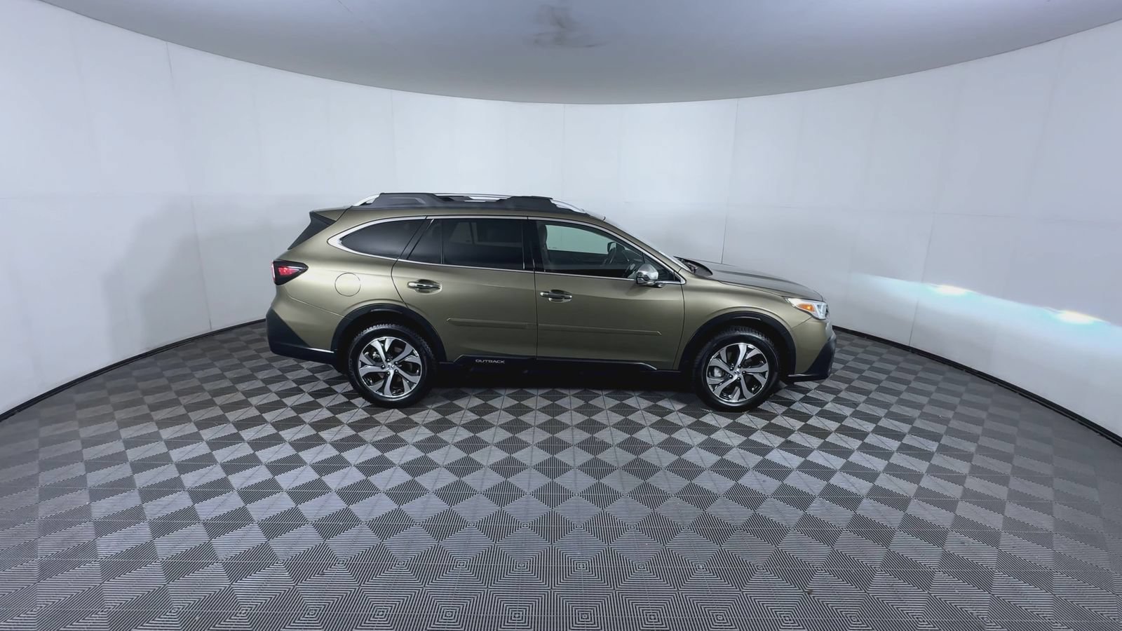 Used 2020 Subaru Outback Touring XT AWD/4WD image 9