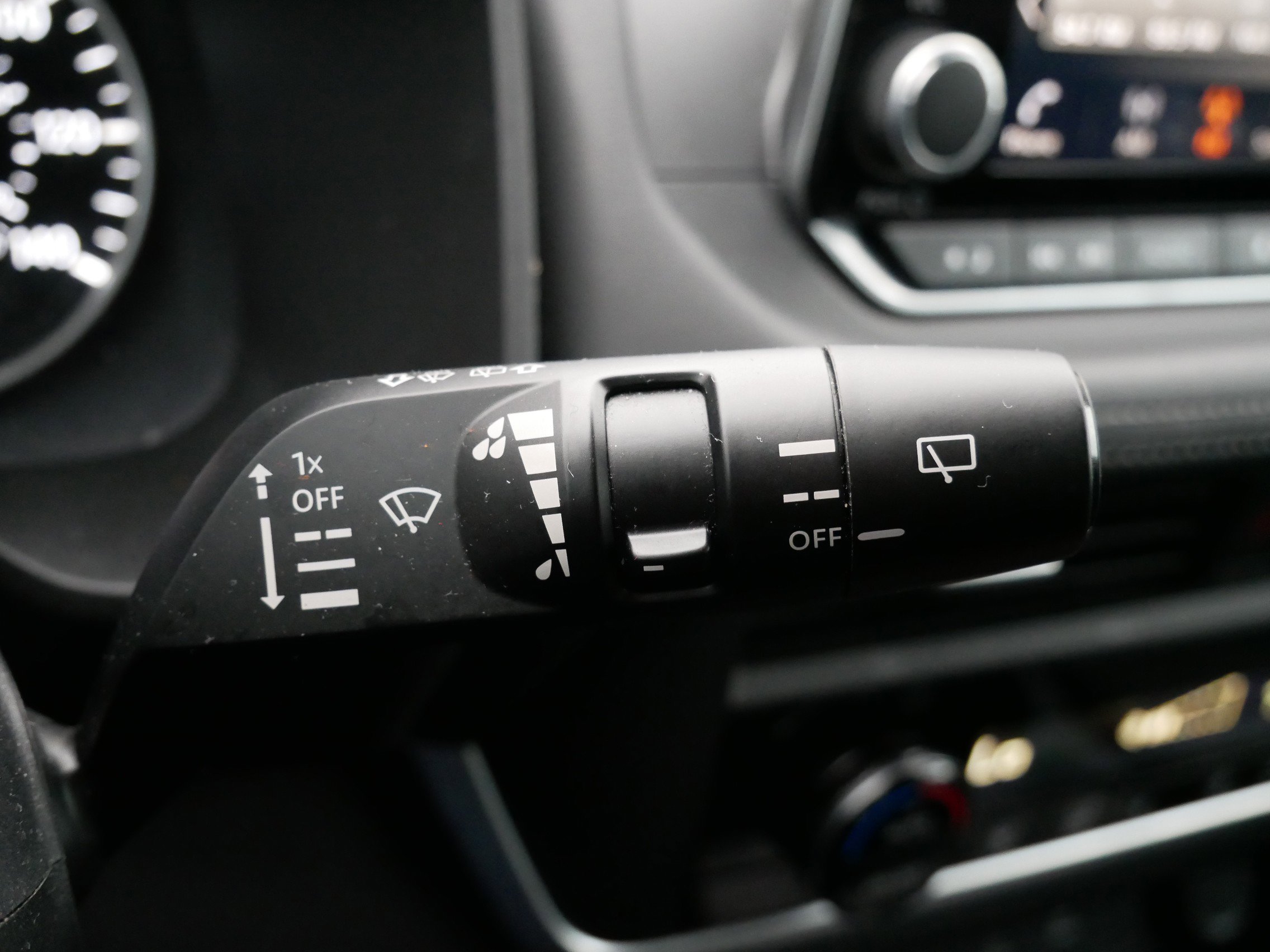 Used 2024 Nissan Rogue SV image 25