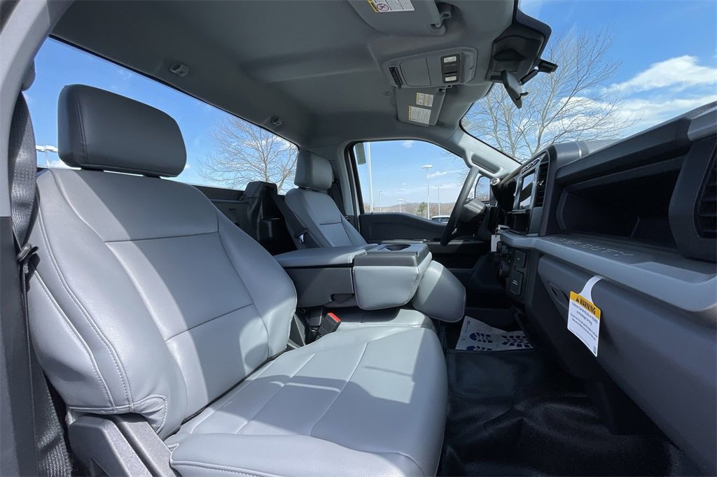 New 2024 Ford F550 4x4 Regular Cab Super Duty image 33