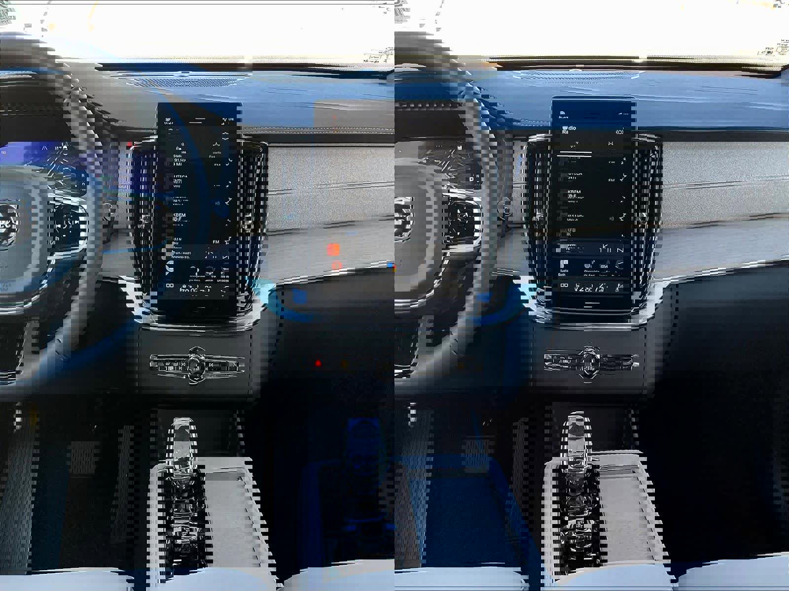 New 2026 Volvo XC90 B6 Plus w/ Protection Package Premier image 9