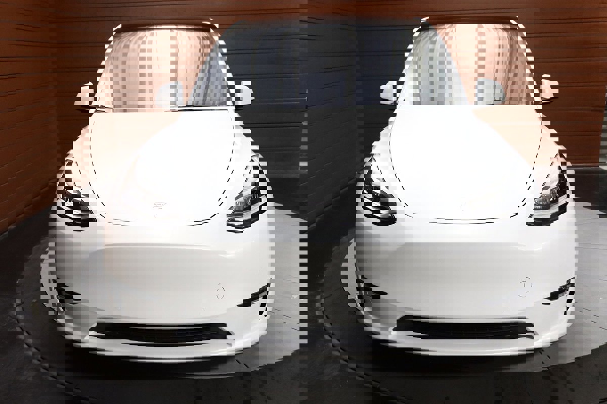 Used 2022 Tesla Model Y Long Range image 3