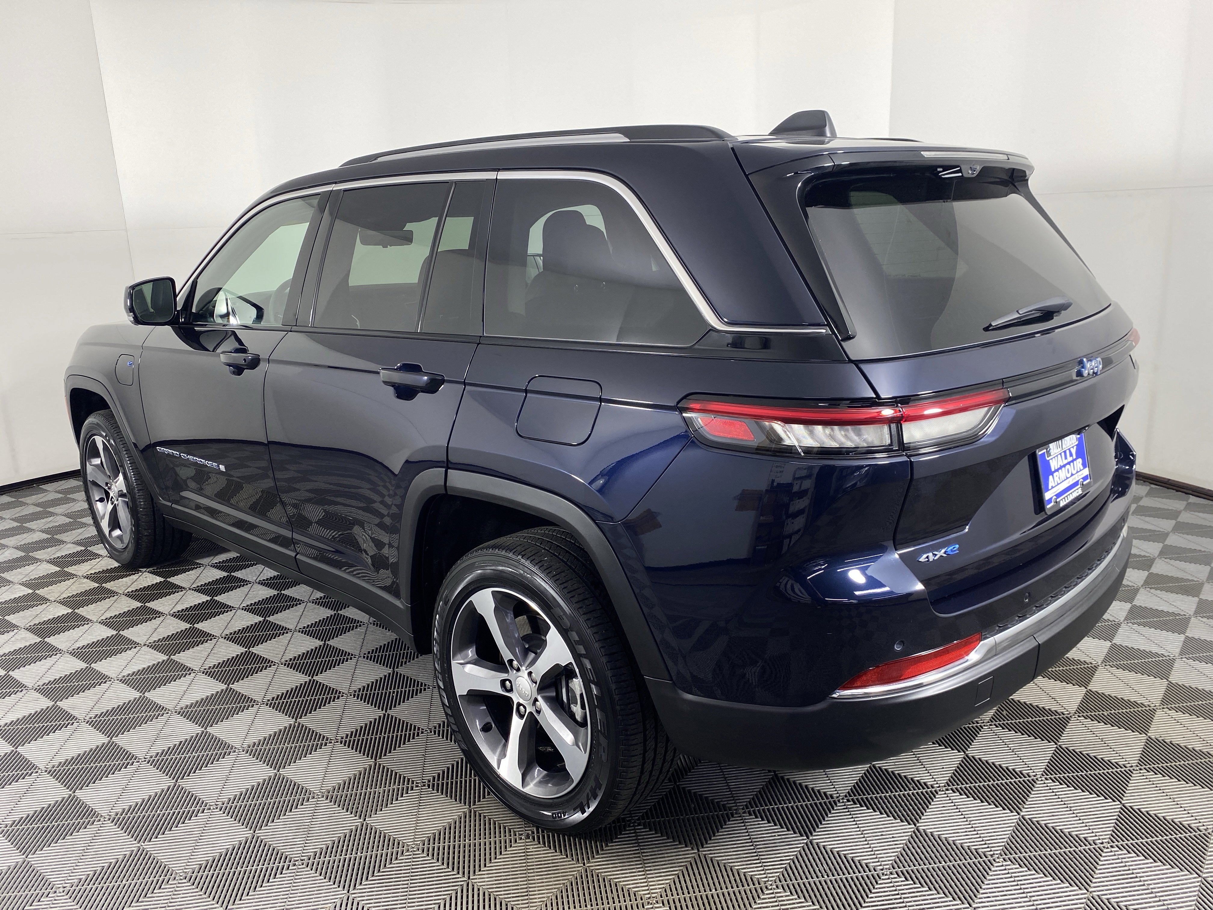 Used 2022 Jeep Grand Cherokee Limited 4xe w/ Luxury Tech Group II image 11