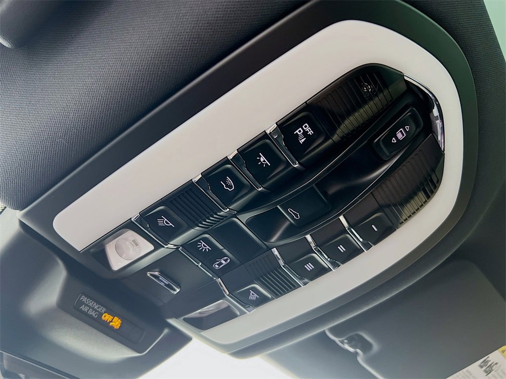 Certified 2023 Porsche Macan S image 14