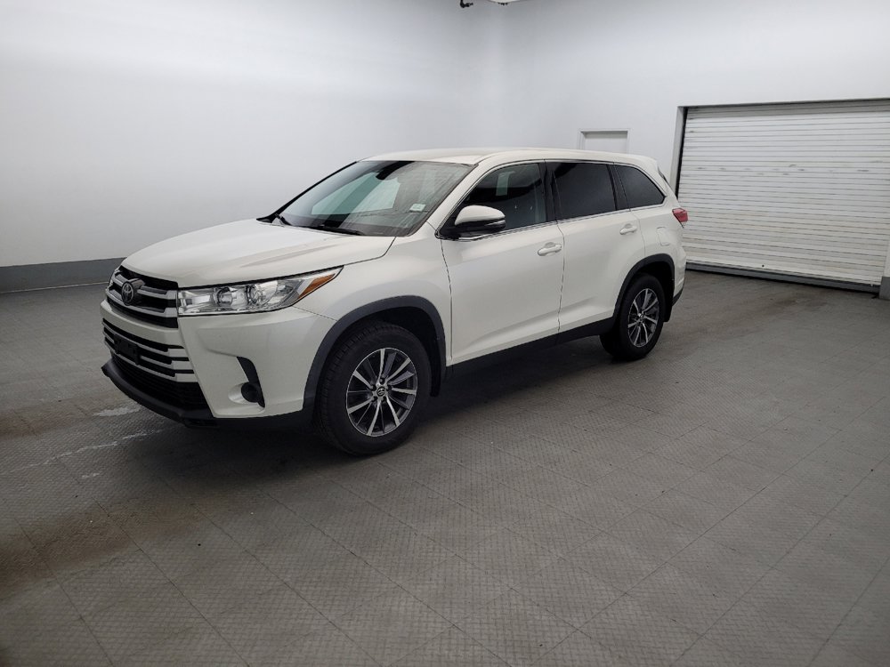 Used 2019 Toyota Highlander LE AWD/4WD image 2