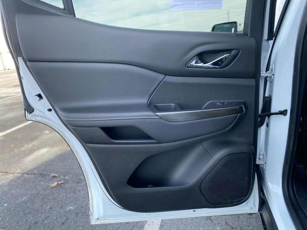 Used 2023 GMC Acadia SLT w/ Elevation Edition image 16