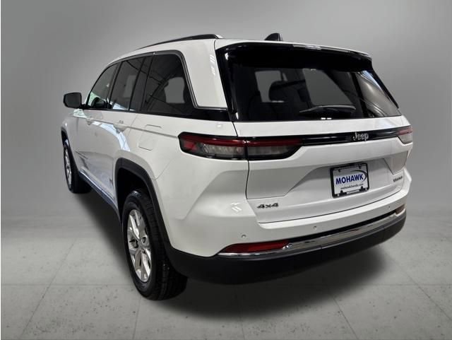 Used 2023 Jeep Grand Cherokee Limited AWD/4WD image 3