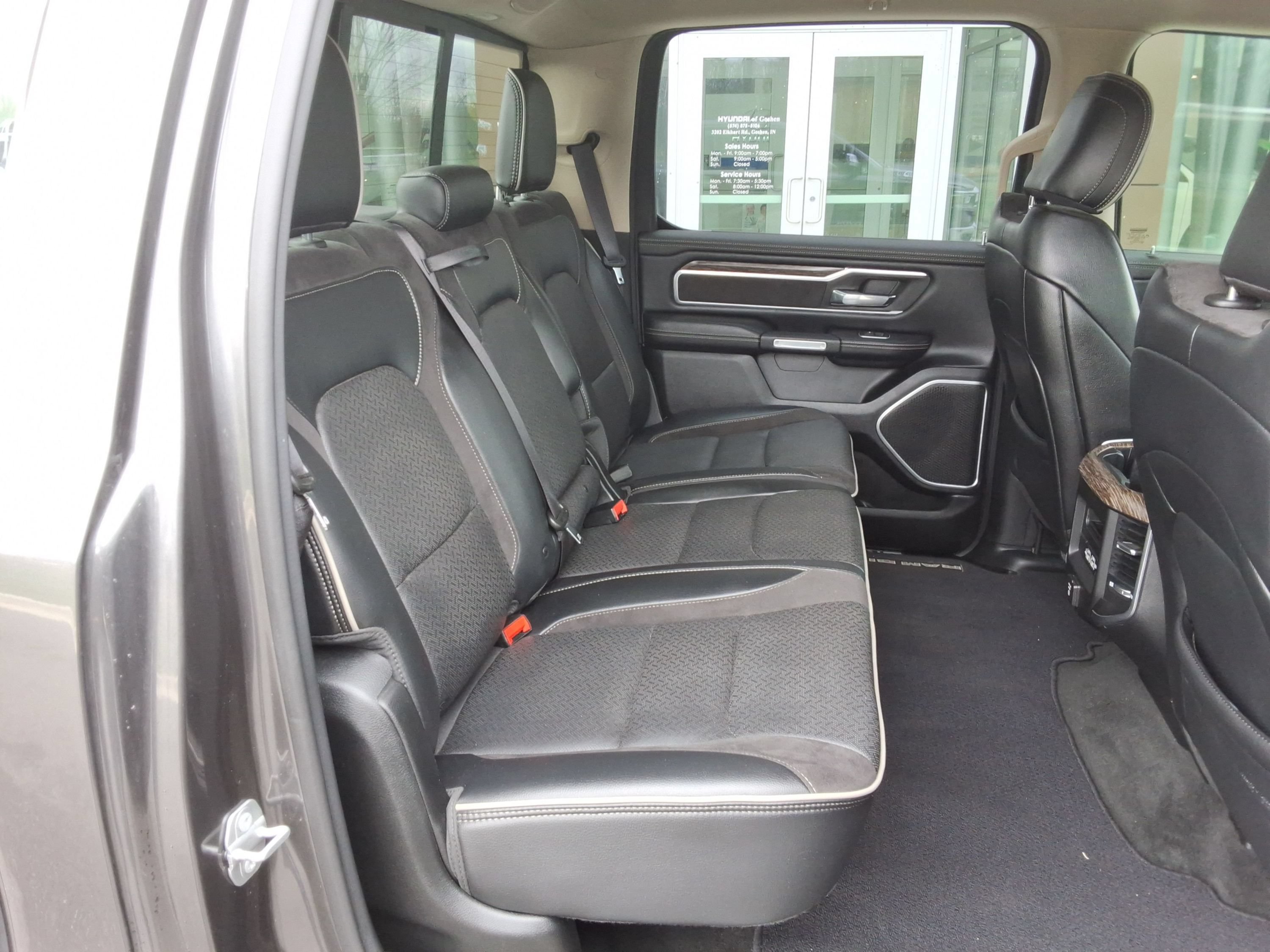 Used 2020 RAM 1500 Laramie AWD/4WD image 32