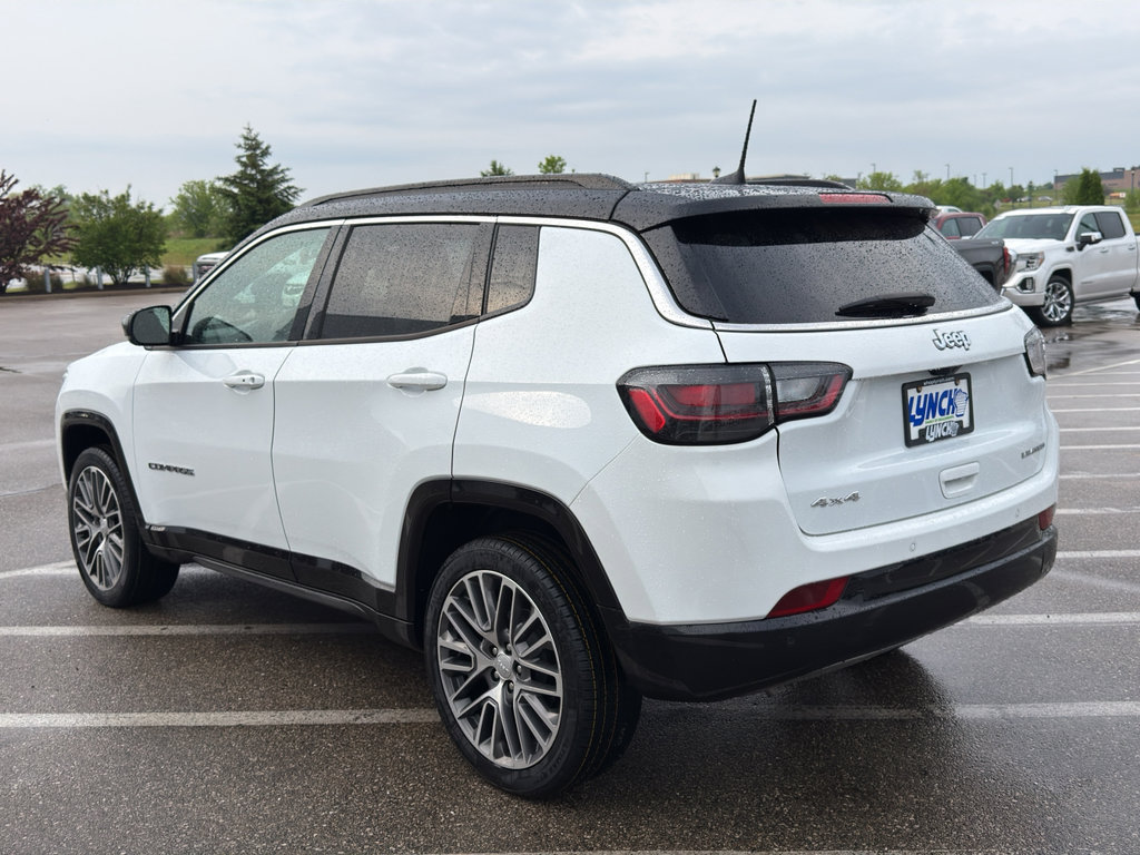 Used 2024 Jeep Compass Limited w/ Elite Group AWD/4WD image 3