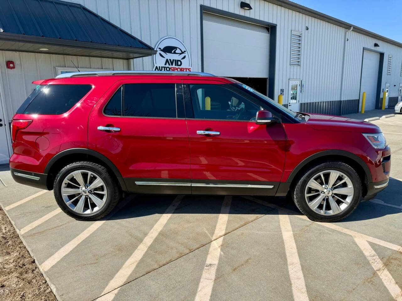 Used 2018 Ford Explorer Limited w/ Equipment Group 301A AWD/4WD image 9