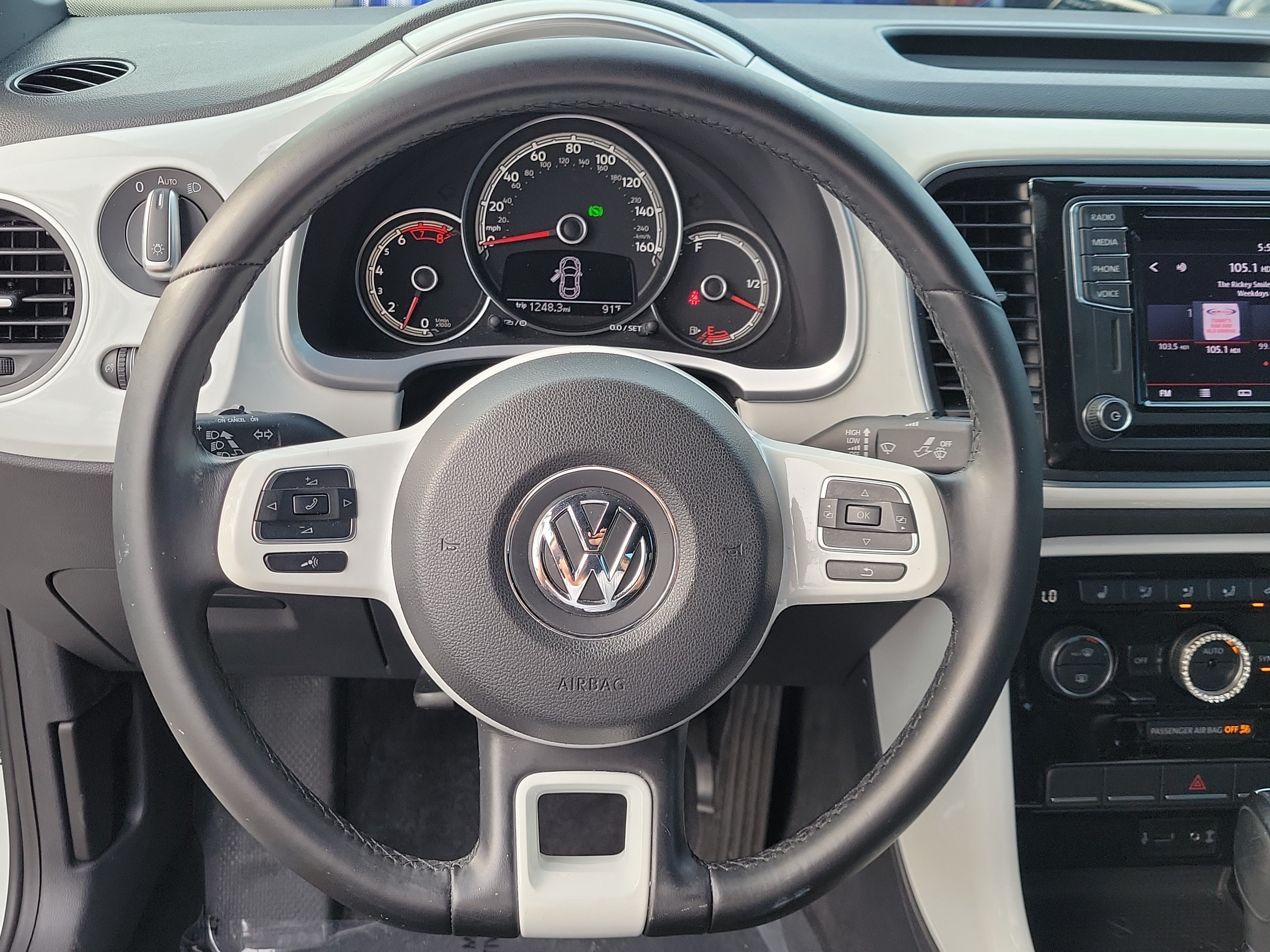 Used 2019 Volkswagen Beetle 2.0T SE FWD image 16