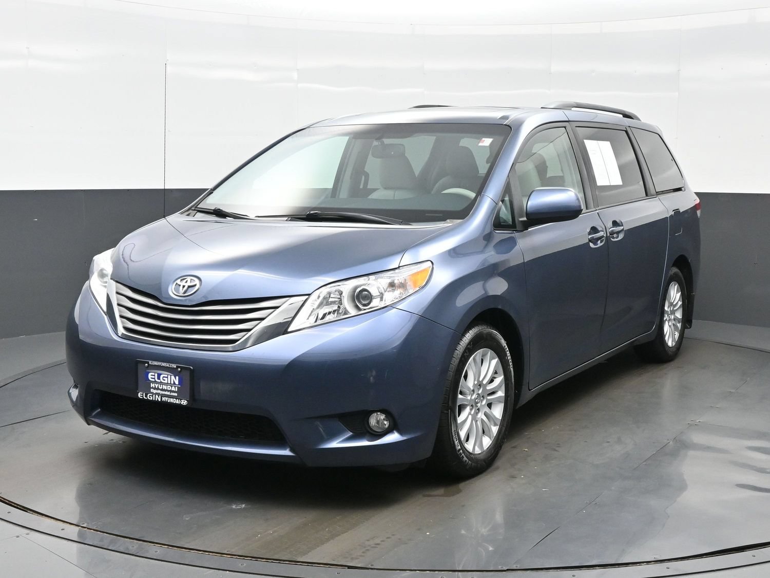 Used 2014 Toyota Sienna XLE FWD video 1