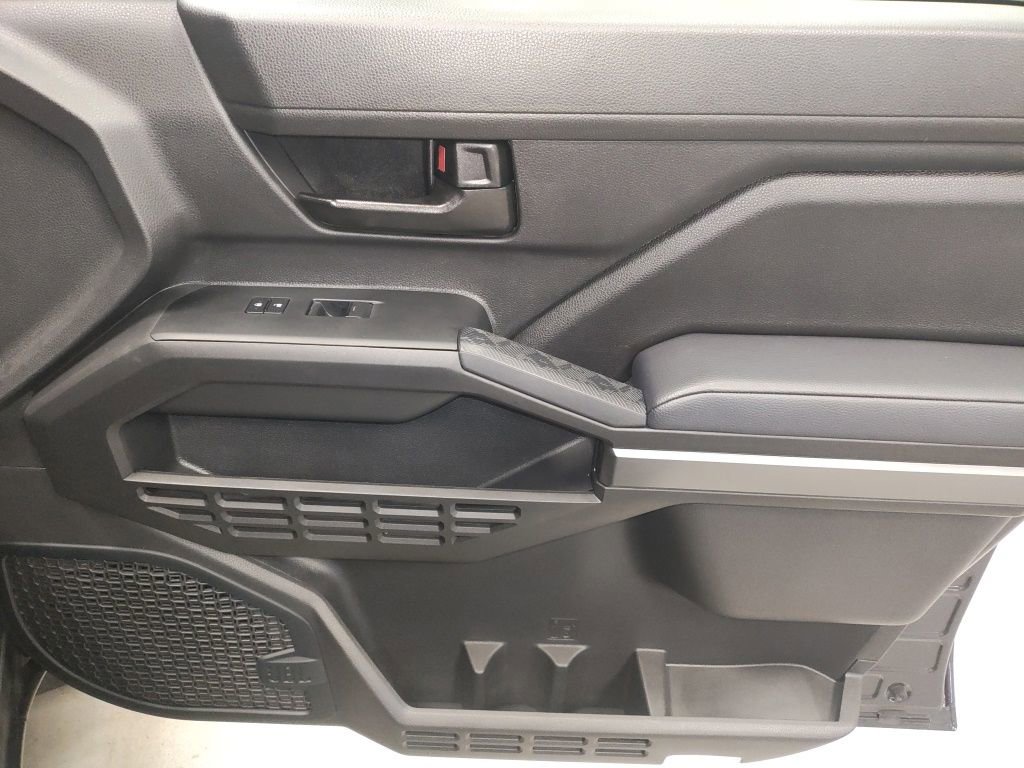 Used 2024 Toyota Tacoma SR5 AWD/4WD image 10