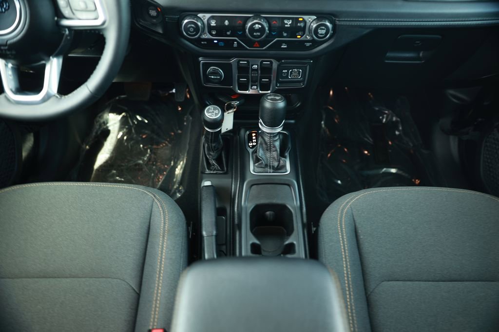 Used 2025 Jeep Wrangler Unlimited Sahara image 31