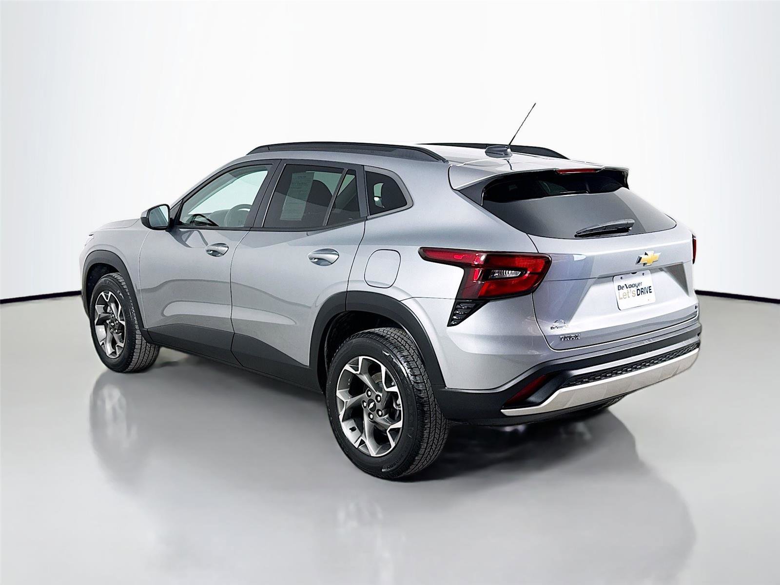 Used 2024 Chevrolet Trax LT w/ Driver Confidence Package FWD image 7