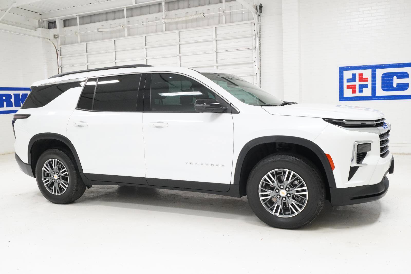 Used 2024 Chevrolet Traverse LT FWD image 5