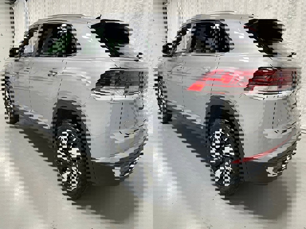 Used 2025 Volkswagen Atlas Cross Sport SE image 5