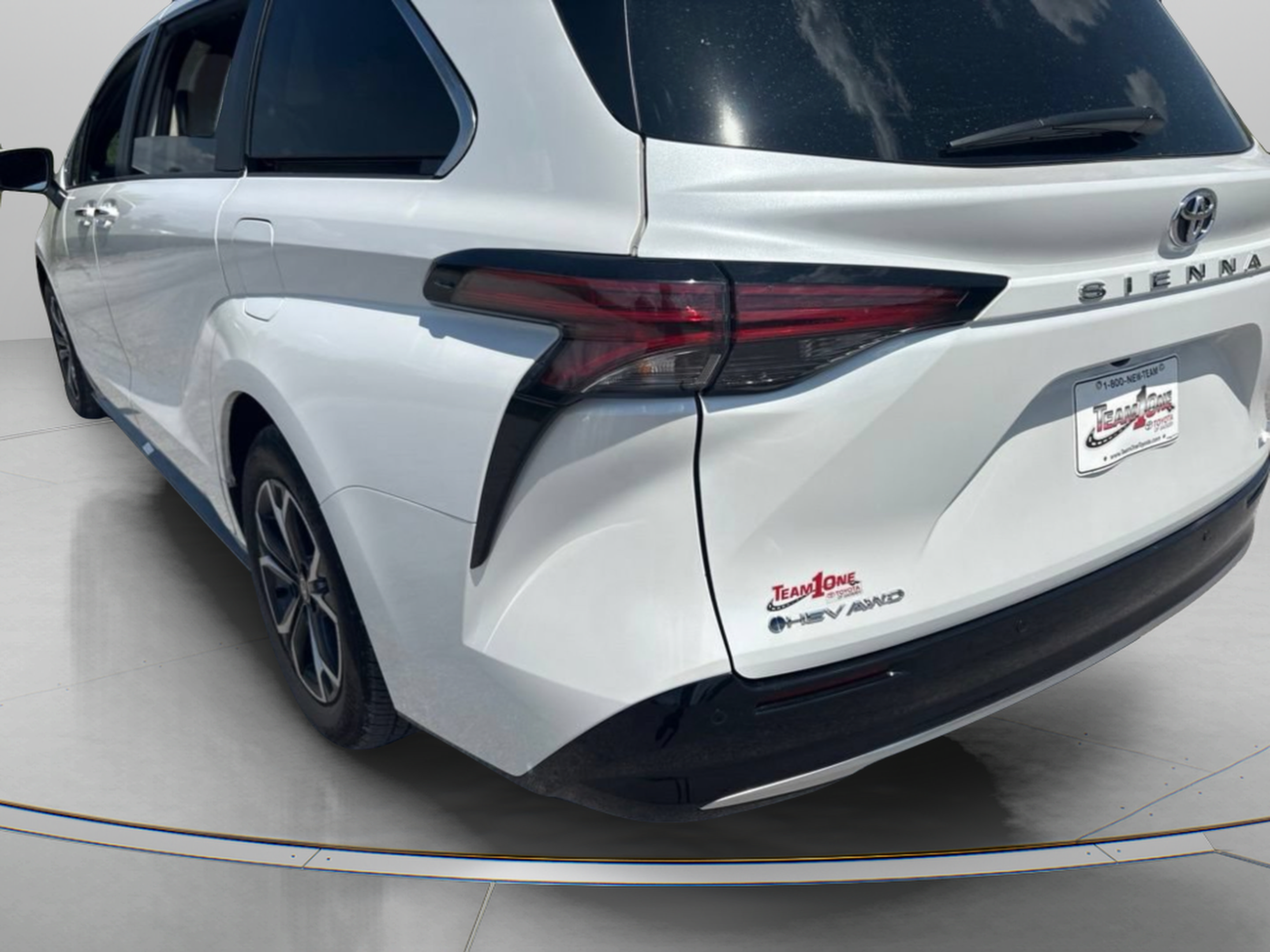 Certified 2026 Toyota Sienna Platinum AWD/4WD image 6