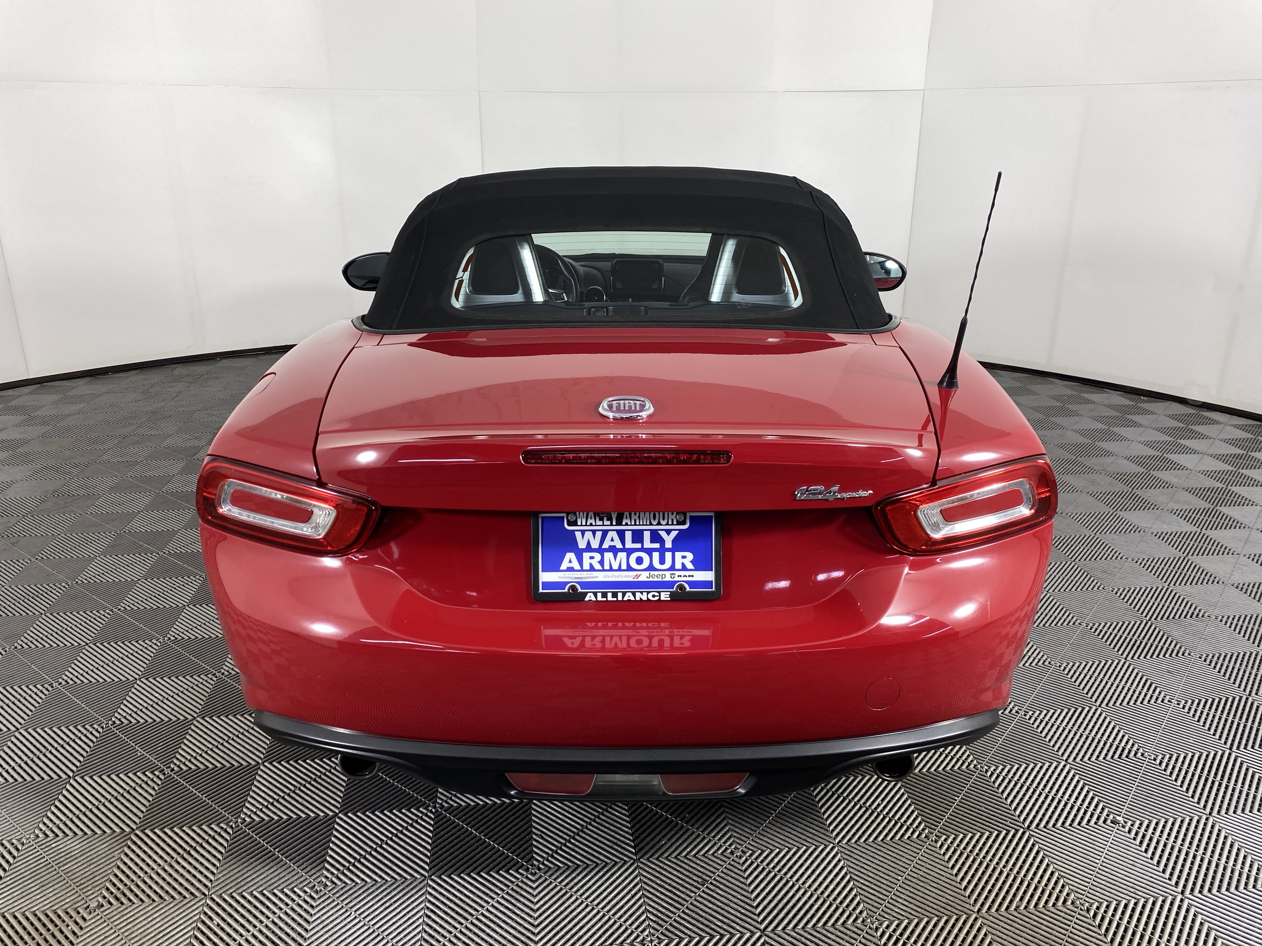 Used 2017 FIAT 124 Spider Lusso image 8