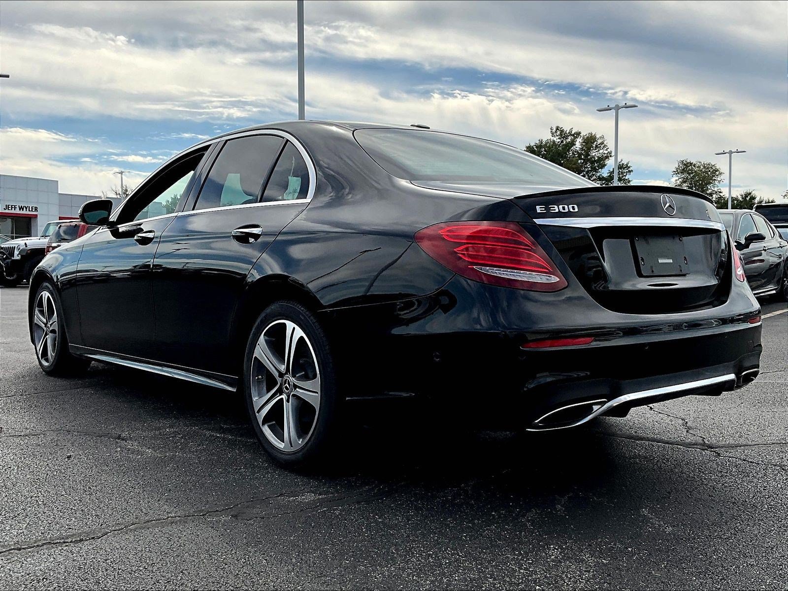 Used 2017 Mercedes-Benz E 300 image 4